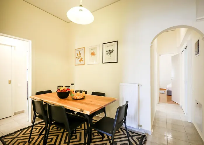 Cozy 3 Bedroom Retreat Next To Kolonaki - Greecing