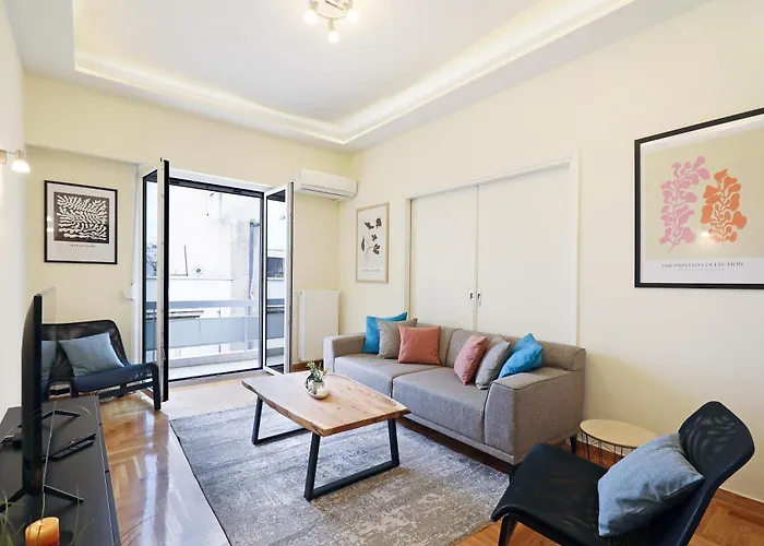 Cozy 3 Bedroom Retreat Next To Kolonaki - Greecing